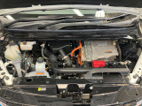 エンジンルームもクリーニング済みできれいですよ。日産の整備士がしっかりと丁寧に点検していますので安心してお乗りいただけます