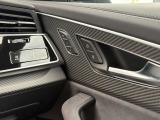 シートメモリー機能付き。運転手が変わっても、ボタン1つでスムーズにポジション設定できます