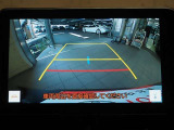 バックガイドモニターで、後方を確認しながら安心して駐車することができます。運転初心者も熟練者も必須の機能ですよ!