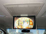 【純正フリップダウンモニター】付き☆後部座席に座りながら大画面でTVやDVDをお楽しみいただけます♪