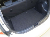 後席使用時でも、十分な荷室空間を確保しております。