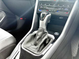 運転席シートは電動アジャストタイプ。メモリープリセット機能付きなのでご家族で運転交代される際も、ポジション調整の手間がかかりません。