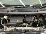 エンジンルームもクリーニング済みできれいですよ。日産の整備士がしっかりと丁寧に点検していますので安心してお乗りいただけます