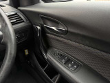 車両の詳細、ご質問につきましては、弊社営業スタッフまでお気軽にご連絡下さいませ。遠方のお客様には実車の詳細画像送信も承ります。お客様からのお問合せをお待ち致しております。