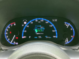 速度や燃料残量などを運転席から確認しやすいメーター表示で、必要な情報を走行中も把握しやすく、日々の運転をサポートします。視認性にも配慮された配置です。