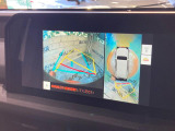 【パノラミックビューモニター】専用のカメラにより、上から見下ろしたような視点で360度クルマの周囲を確認することができます☆死角部分も確認しやすく、狭い場所での切り返しや駐車もスムーズに行えます。