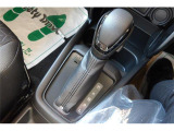 シフト操作がしやすく快適なドライブをお楽しみいただけます。