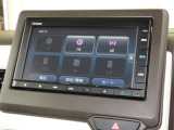ナビゲーションは純正メモリーナビ(VXM-215Ci)を装着しております。AM、FM、CD、Bluetoothがご使用いただけます。初めて訪れた場所でも安心ですね!