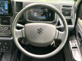 インテリアに合わせたデザインのステアリングは、運転される方のことも考え、運転しやすい形状、大きさです。是非一度、実際に触ってお確かめください。