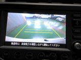 バックカメラの画像です。ガイドラインがスムースな車庫入れをサポートいたします。車庫入れの安心感がアップしますね。