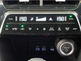 左右独立温度コントロールフルオートエアコンです。運転席、助手席それぞれで独立して温度設定ができます。冷え性の方が乗っても安心ですね♪