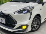 【LEDヘッドライト】悪天候や夜間走行時も良好な視界を確保し安心して運転できる高輝度LEDヘッドライトを装備!点灯速度が早く、消費電力も抑えられています。