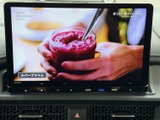 停車中にテレビ番組を視聴でき、待ち時間や休憩中の車内でお楽しみいただけます。大きく表示される画面で内容を確認しやすく、日常のさまざまな場面で便利です。