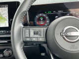 ナビの音量など車両情報を手元で操作できるハンドルスイッチ付き。