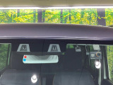 【スズキ セーフティサポート】走行中に前方の車両等を認識し、衝突しそうな時は警報とブレーキで衝突回避と被害軽減をアシスト。より安全にドライブをお楽しみいただけます。