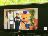 画面にテレビ映像が表示され、停車中の休憩時間などに視聴を楽しめます。見やすい大画面で、待ち時間の過ごし方にも幅が広がる便利な装備です。