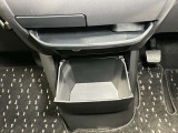 【インストセンターロアボックス】CDなどが収納できる格納式のボックス!