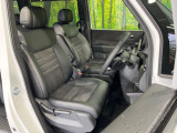 運転席まわりには十分なスペースがあり、大柄な方でもゆったり運転していただける環境です。