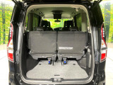 普段のお買い物や通勤、送迎等に十分な荷室スペースを確保しております。セカンドシートを倒すと、大きな荷物の積載も可能です♪