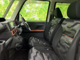 前席は柄入りのシートと落ち着いた色合いでまとまり、運転席まわりまで見通しのよい室内です。窓から外の様子を確認しやすく、同乗者にも開放感が伝わります。