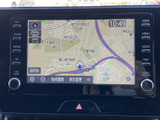 地図上に現在地や周辺道路が表示され、目的地までのルートを確認しながら移動できます。画面上の案内を活用できるため、初めて訪れる場所へのお出かけにも便利です。