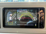 【アラウンドビューモニター】クルマを上から見下ろした視点で、駐車をサポートしてくれます。モニターでしっかりと安全確認!