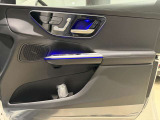 メモリー付き電動シートも装備されておりますのでシート位置を3パターン記憶できます。
