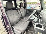 運転席シート廻りは使用感も少なく、良好な状態となっています。前オーナー様が丁寧に使っていたことがよくわかりますね。