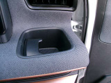 手の届く所にドリンクホルダーが有ります。