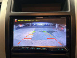 【バックカメラ】運転席から画面上で安全確認ができます。駐車が苦手な方にもオススメな便利機能です。