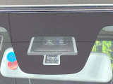 【スマートブレーキサポート】走行中に前方の車両等を認識し、衝突しそうな時は警報とブレーキで衝突回避と被害軽減をアシスト。より安全にドライブをお楽しみいただけます。