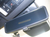 【デジタルインナーミラー】車両後方のカメラ映像をルームミラーに表示します。後部座席に人が乗っていたり沢山の荷物で視界を遮られることがないので安全確認しやすいです!