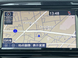 地図画面には現在地や周辺道路が表示され、目的地設定や地点登録などの項目も確認できます。案内画面を見ながら、行き先までのルート確認に活用いただけます。