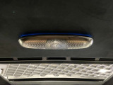 パノラミックルーフで明るい車内と開放感あるドライブをお楽しみいただけます。