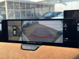 【360&deg;ビューモニター】専用のカメラにより、上から見下ろしたような視点で360度クルマの周囲を確認することができます☆死角部分も確認しやすく、狭い場所での切り返しや駐車もスムーズに行えます。