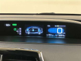 見やすいデジタル式センターメーターは様々な情報を表示してくれます