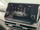 一枚岩のようなデザインのメーカーオプションナビは9インチの大画面に加えて、Bluetooth接続・HDMI端子・Apple CarPlayワイヤレス接続・スマホのワイヤレス充電など多数の機能が満載です!!