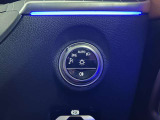 メモリー付きパワーシートが装備されている車両はシートの位置・ドアミラーの角度・ハンドルの位置を3名まで記憶出来ます。