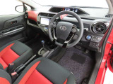 シンプルで使いやすいデザインの運転席です。