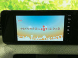 テレビ番組を画面で楽しめる装備を備えています。目的地に着いた後の休憩時間など、停車中に映像を視聴したい場面で活用でき、画面上で番組を確認しながら過ごせます。