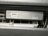 ドライブレコーダー本体ユニットはグローボックス上部にあります