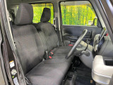 運転席シート廻りは使用感も少なく、良好な状態となっています。前オーナー様が丁寧に使っていたことがよくわかりますね。