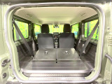 普段のお買い物や通勤、送迎等に十分な荷室スペースを確保しております。セカンドシートを倒すと、大きな荷物の積載も可能です♪
