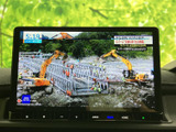 テレビ番組を画面いっぱいに表示でき、停車中の休憩時間などに映像を楽しめます。画面が見やすく、車内で過ごすひとときに番組視聴を取り入れられる装備です。