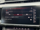 ●マトリクスLEDヘッドライト『高度な照明技術を使用した車両のヘッドライトです。この技術は、複数のLEDを用いており、車両の周囲の状況に応じて光のパターンを動的に調整します。』