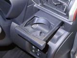運転席にカップホルダーを装備しております。
