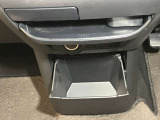 【インストセンターロアボックス】CDなどが収納できる格納式のボックス!