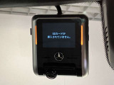 その先の安心を見守り続ける。楽しいドライブから万一の瞬間まであらゆるシーンを見守っているドライブレコーダー。純正ならではの性能と洗練さを備えた安心のパートナーです。