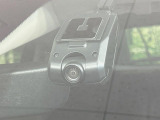 【ドライブレコーダー】ドライブレコーダー装備!走行中はもちろん、あおり運転や事故に遭遇した際、映像で記録し、万一のリスクに備えます。※記録用SDカードはお客様ご自身でご準備いただく必要があります。