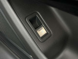 オートマチックテールゲートが装備。運転席、リモコンキーからもトランクの開閉が可能です。